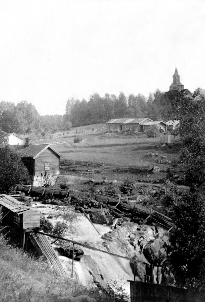 Anno Domkirkeodden, OVERSIKT VIKSELVA, TANGEN, TANGEN KIRKE I BAKGRUNNEN, I MIDTEN :ULVINSMIA