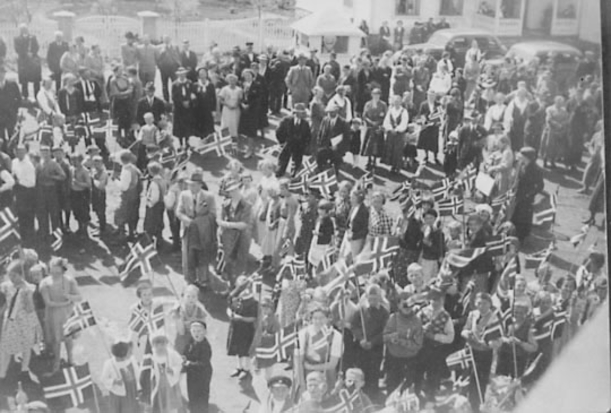 Anno Domkirkeodden, 17 MAI FEIRING, MYE FOLK, TANGEN,