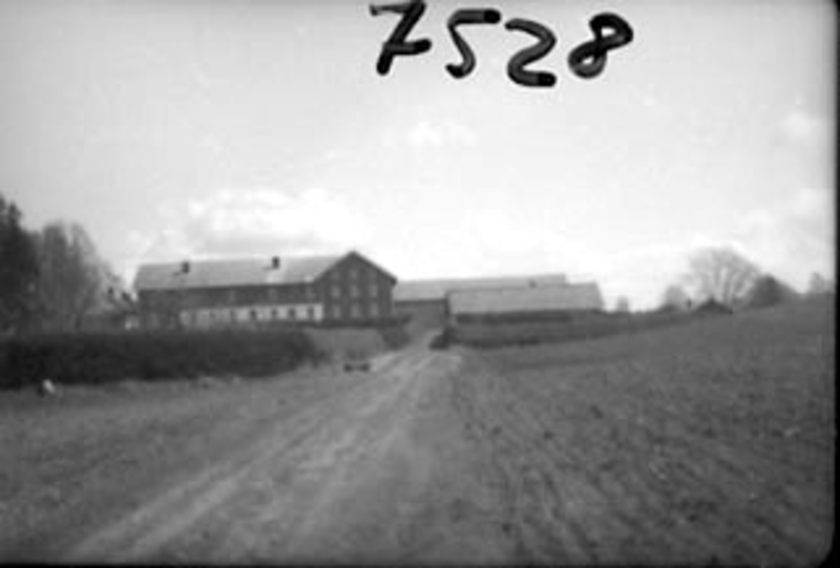 Anno Domkirkeodden, EKSTERIØR DRIFTSBYGNING OG UTHUS, GARDSVEG, ATLUNGSTAD?,
