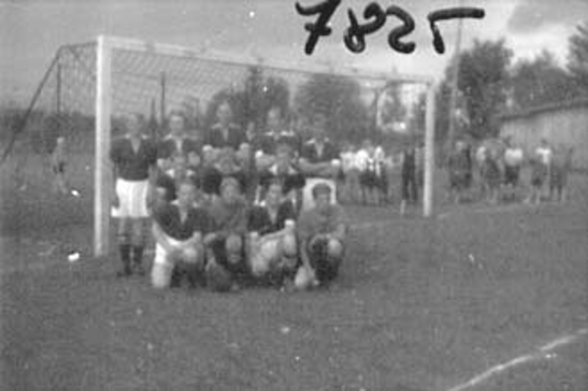 Anno Domkirkeodden, GRUPPE 11 MENN, FOTBALLAG, IDRETTSPLASS