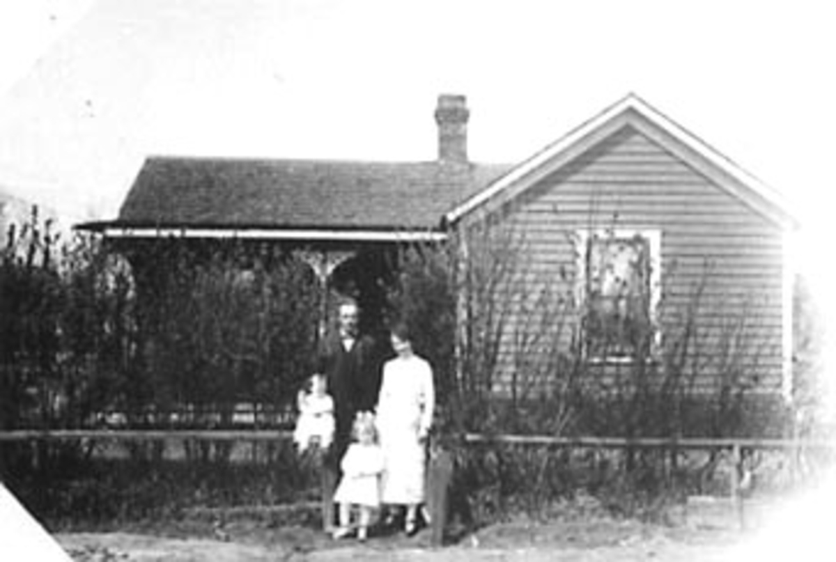 Normann Helger, GRUPPE: 4 FAMILIEN OSKAR BAKKE, KRISTINE ANDERSEN MED BARN, MINOT, NORD DAKOTA, EKSTERIØR: BOLIG, UTVANDRERE TIL USA.