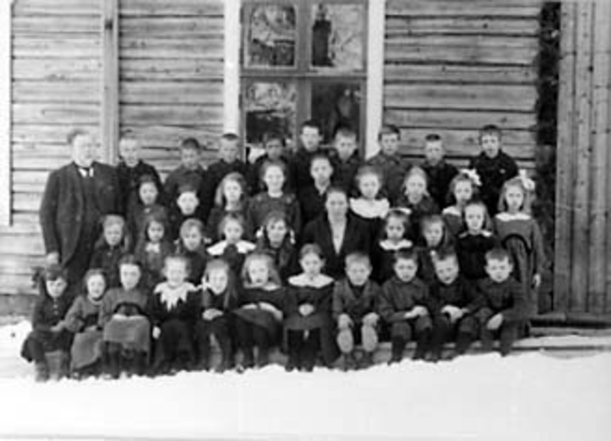 Anno Domkirkeodden, GRUPPE: 39 SKOLEELEVER OG LÆRERE, HELE SKOLEN SAMLET, HEKNE SKOLE