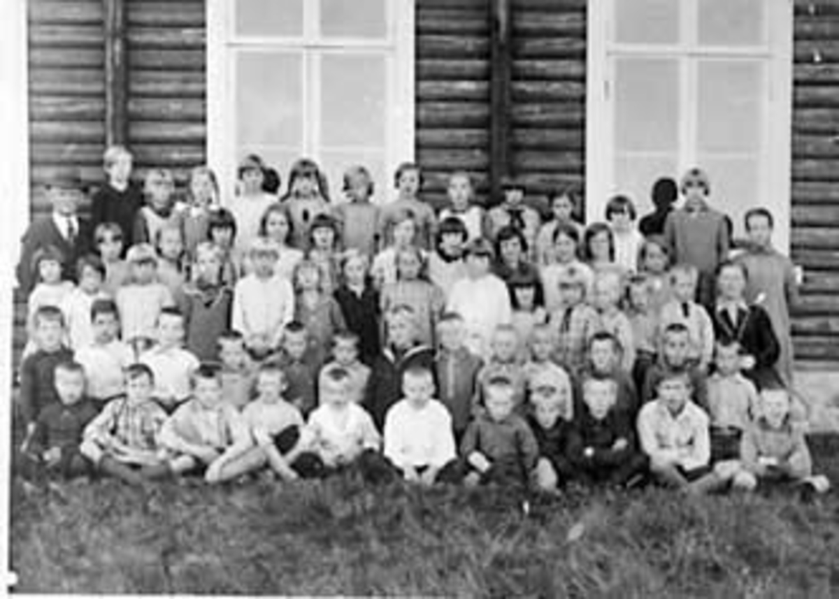 Anno Domkirkeodden, GRUPPE: 64 SKOLEELEVER MED LÆRERE, STANGE SKOLE, LÆRERINNEN TIL HØYRE ER ANNA KRISTIANSEN