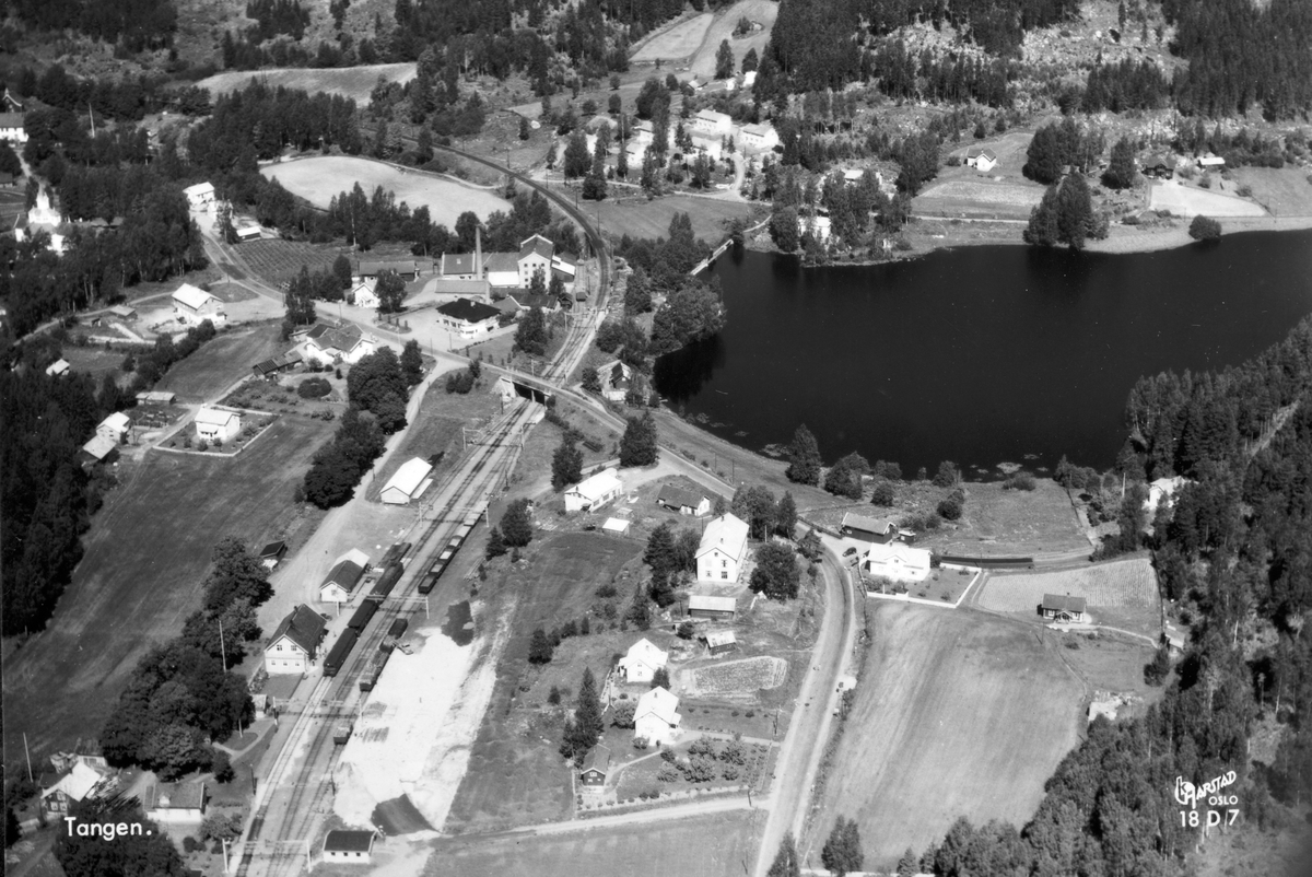 Anno Domkirkeodden, FLYFOTO: TANGEN TETTSTED, TANGEN JERNBANESTASJON, RIKSVEG, TANGEN KIRKE, VIKSDAMMEN