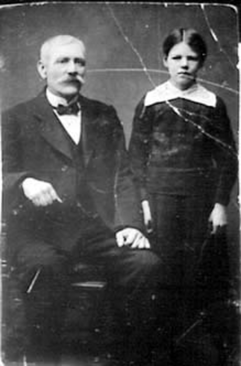 Anno Domkirkeodden, GRUPPE: 2, KARL BÆK HOEL FØDT: 1856, DATTER BERTHE. Berte Helene. Hun var født 5. oktober 1905.