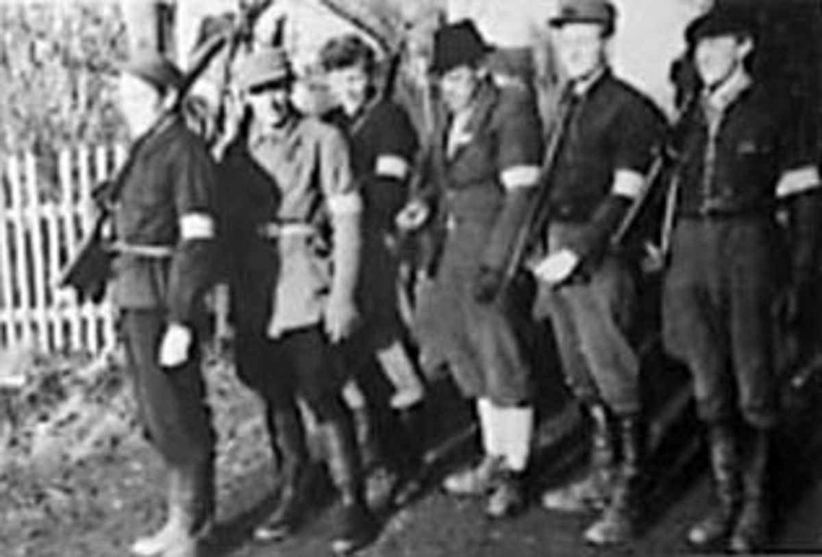 Anno Domkirkeodden, HJEMMESTYRKER STÅR VAKT ETTER KRIGEN: FRA VENSTRE: KÅRE GÅSVATN, LEIF GÅSVATN, MORTEN PENTZEN, LARS GODSVEEN, EVEN RINGNES OG MAGNUS HOEL.