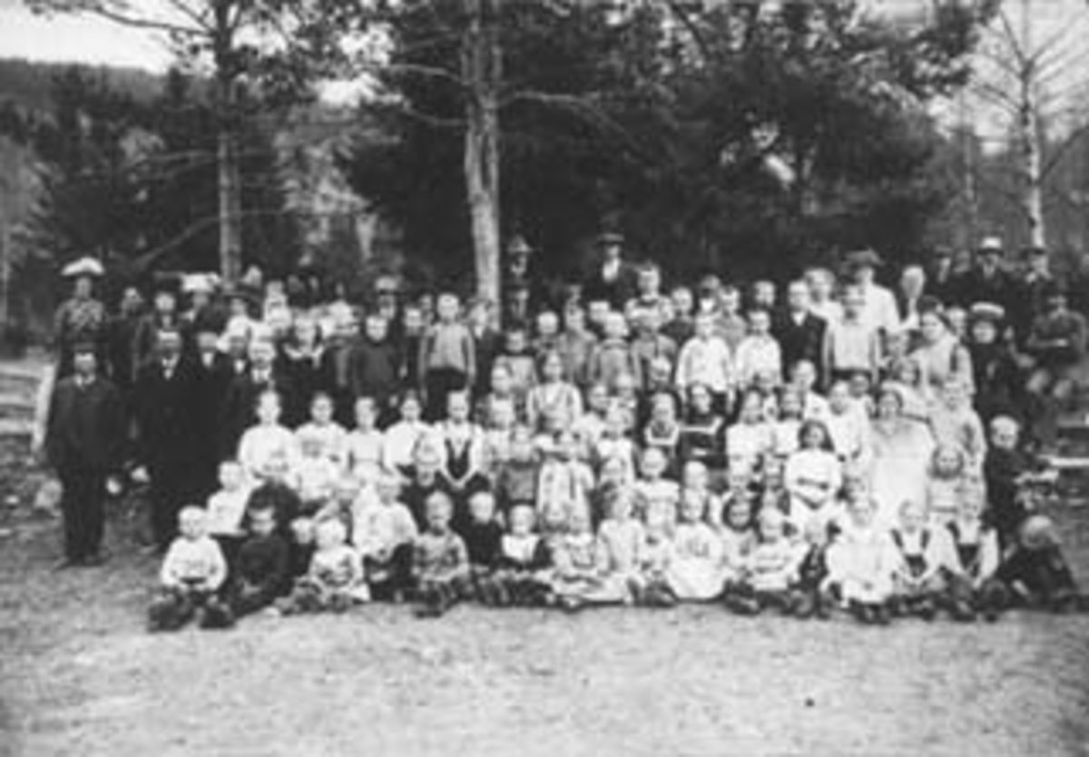 Normann Helger, STOR GRUPPE: BARN, VOKSNE OPPSTILT, 17 MAI, ESPA, NORDVANG, ARBEIDERNDubb: 417-6273