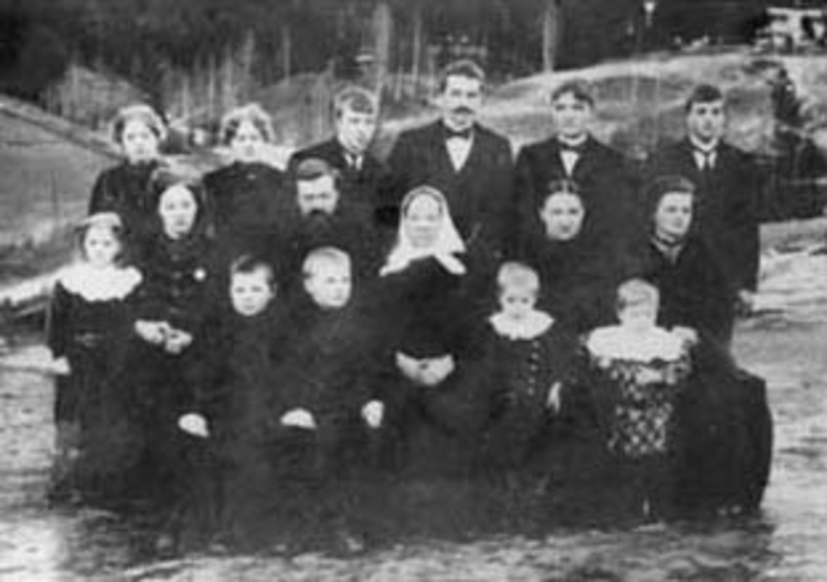 Normann Helger, GRUPPE 16, MOR OG BARN ?, STANGE