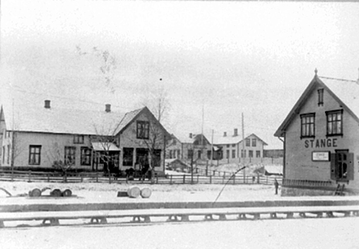 Anno Domkirkeodden, ALFHEIM, ADOLF GODAGERS FORRETNING I STANGEBYEN, STANGE JERNBANESTASJON TIL HØYRE