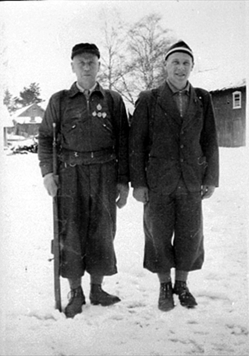 Anno Domkirkeodden, VED KRIGSUTBRUDDET I APRIL 1940, OLE SAND OG TORMOD SAND MED GEVÆR