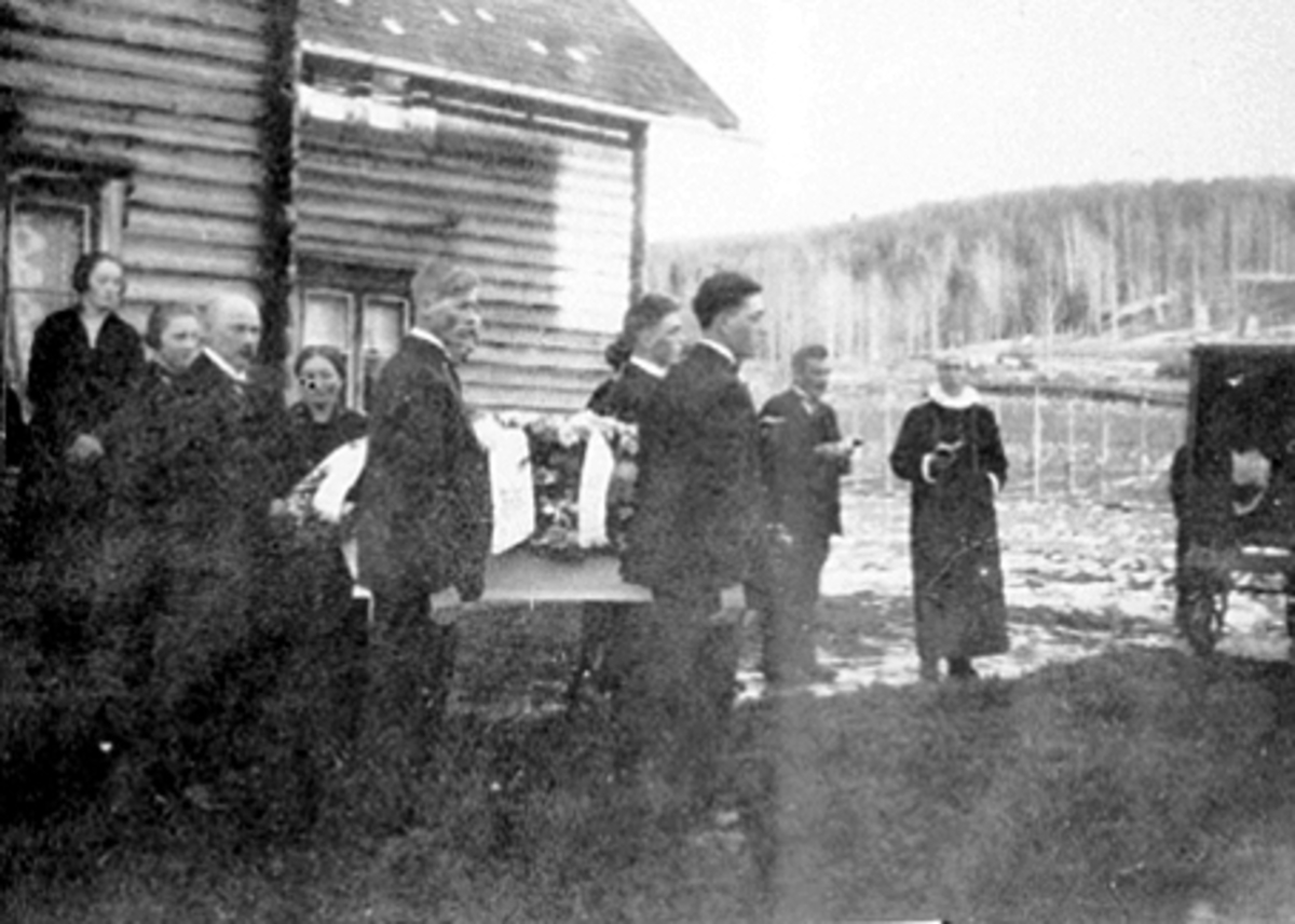 Anno Domkirkeodden, HARBY, VALLSET, BEGRAVELSE AV JOHAN NYBAKK 1923 - 1928