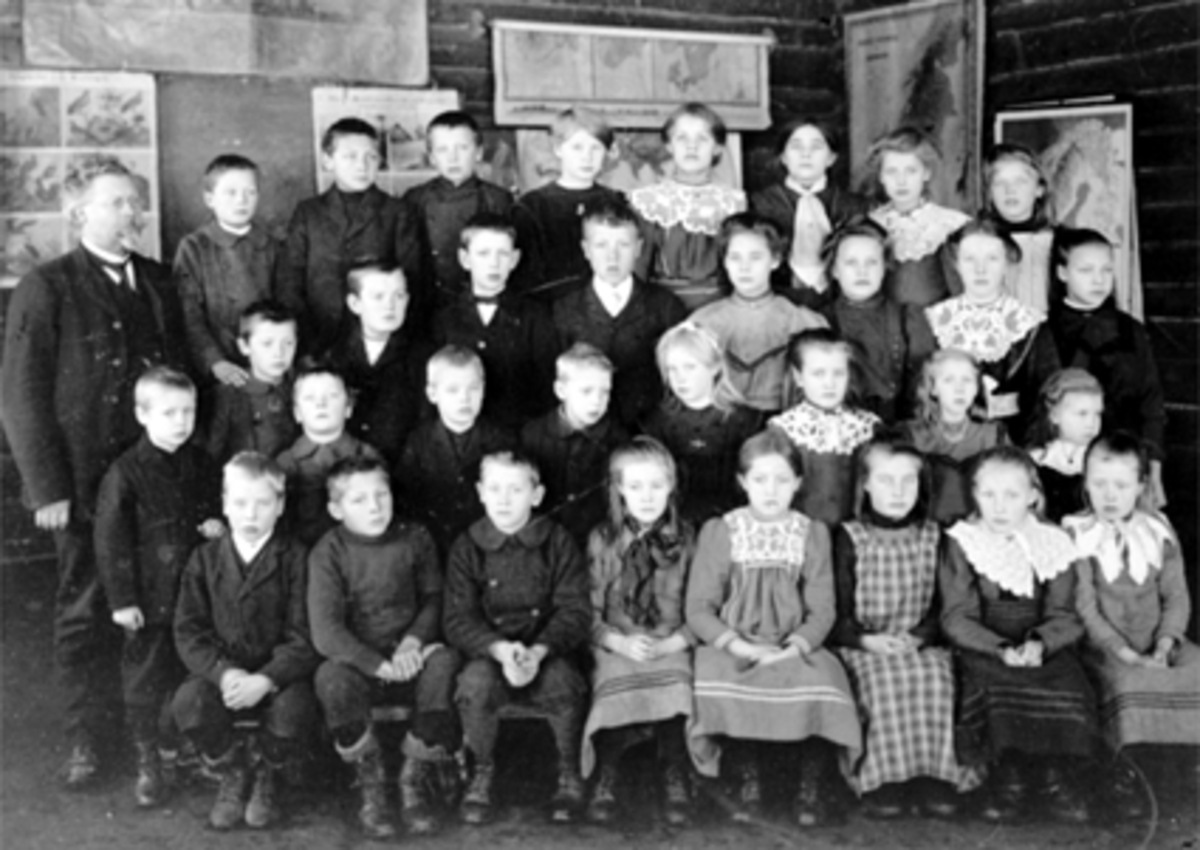 Anno Domkirkeodden, AASEN SKOLE, SKOLEFOTO, KLASSEBILDE, SKOLEELEVER MED LÆRER.