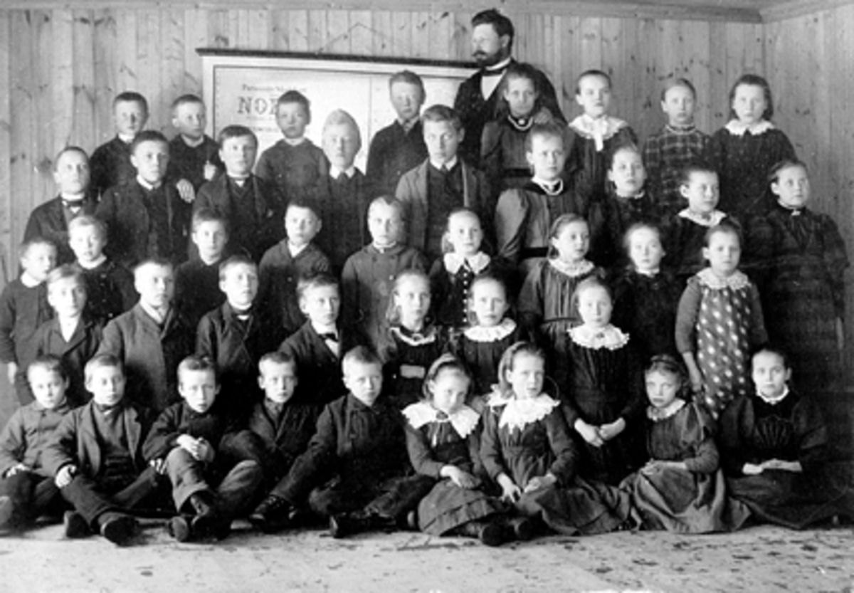 Anno Domkirkeodden, AASEN SKOLE, SKOLEFOTO, KLASSEBILDE, SKOLEELEVER MED LÆRER.