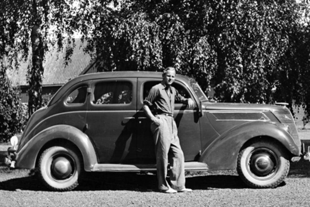 Anno Domkirkeodden, STAUR GARD I STANGE, UKJENT SJÅFØR OG BIL, UKJENT BILMERKE, D-408, 1938. Ford V8 1937.