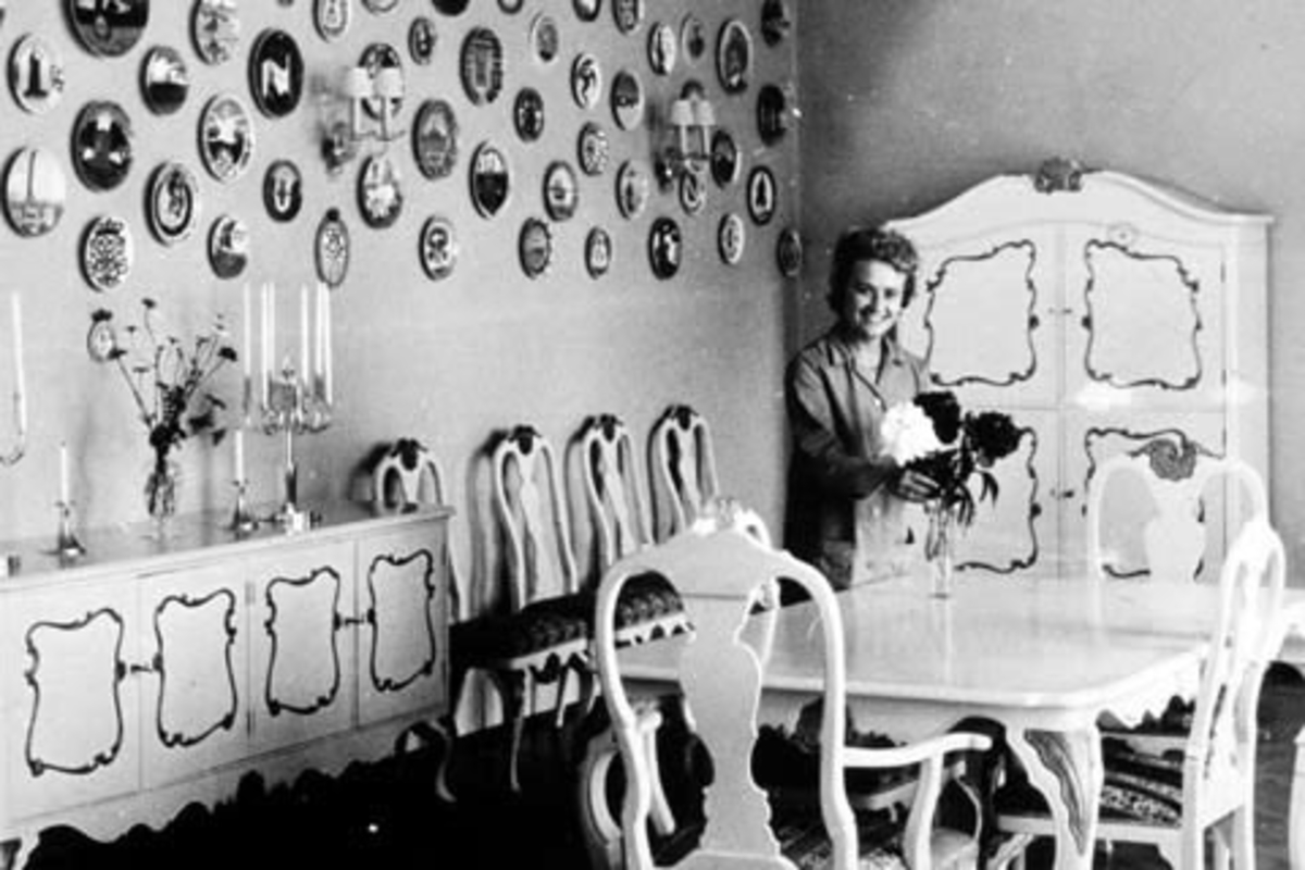 Anno Domkirkeodden, STAUR GARD. INTERIØR SPISESTUEN. BESTYRERINNE ELSE MARGRETHE FOSS.