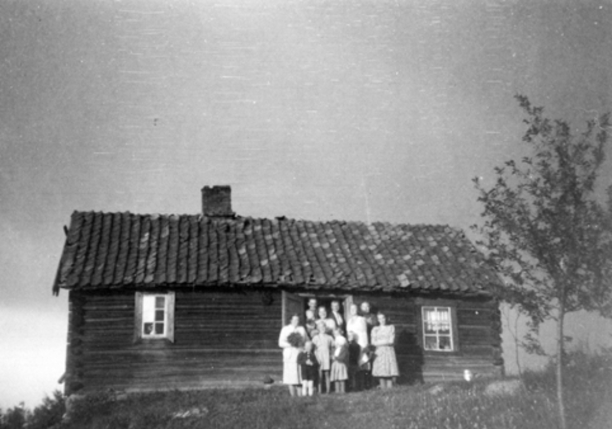 Anno Domkirkeodden, NYSTUA, FAMILIESAMMENKOMST. STUA BLE REVET I 1951/52.