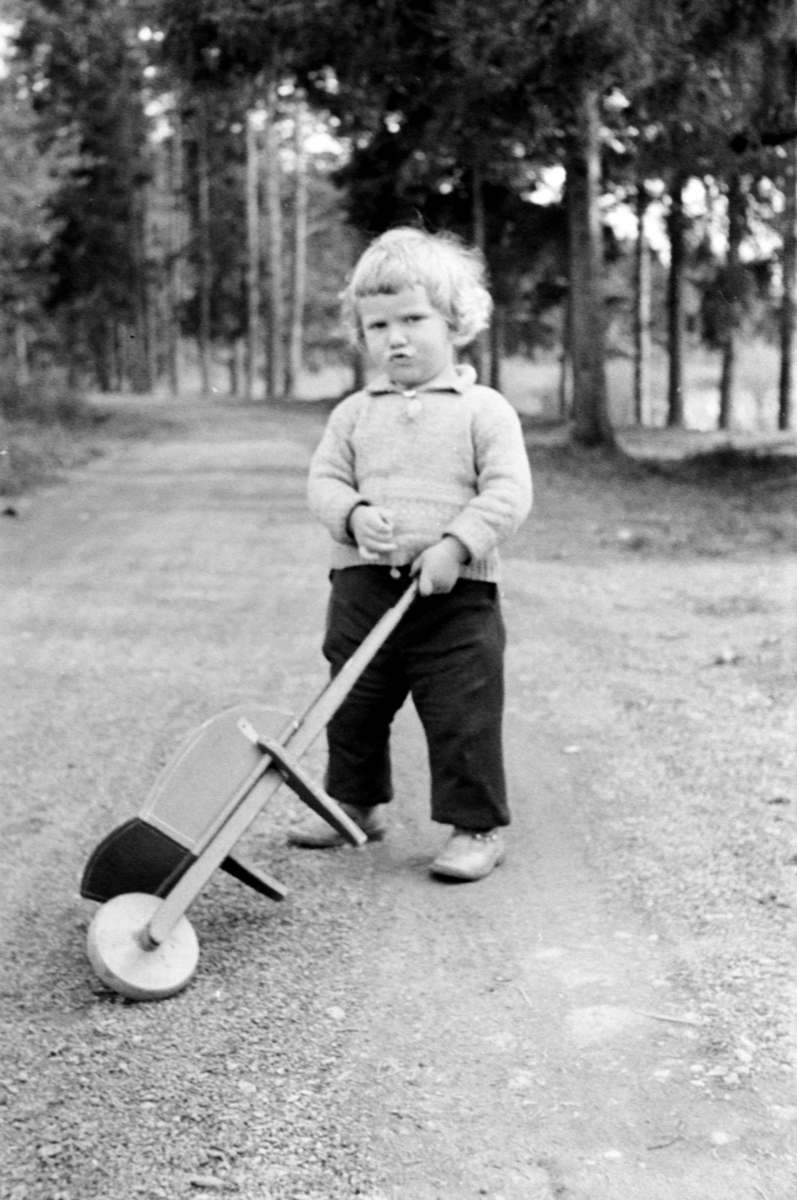 Adolf Skjegstad, BARNELEKE, TRILLEBÅR, UKJENT BARN, HAMAR.