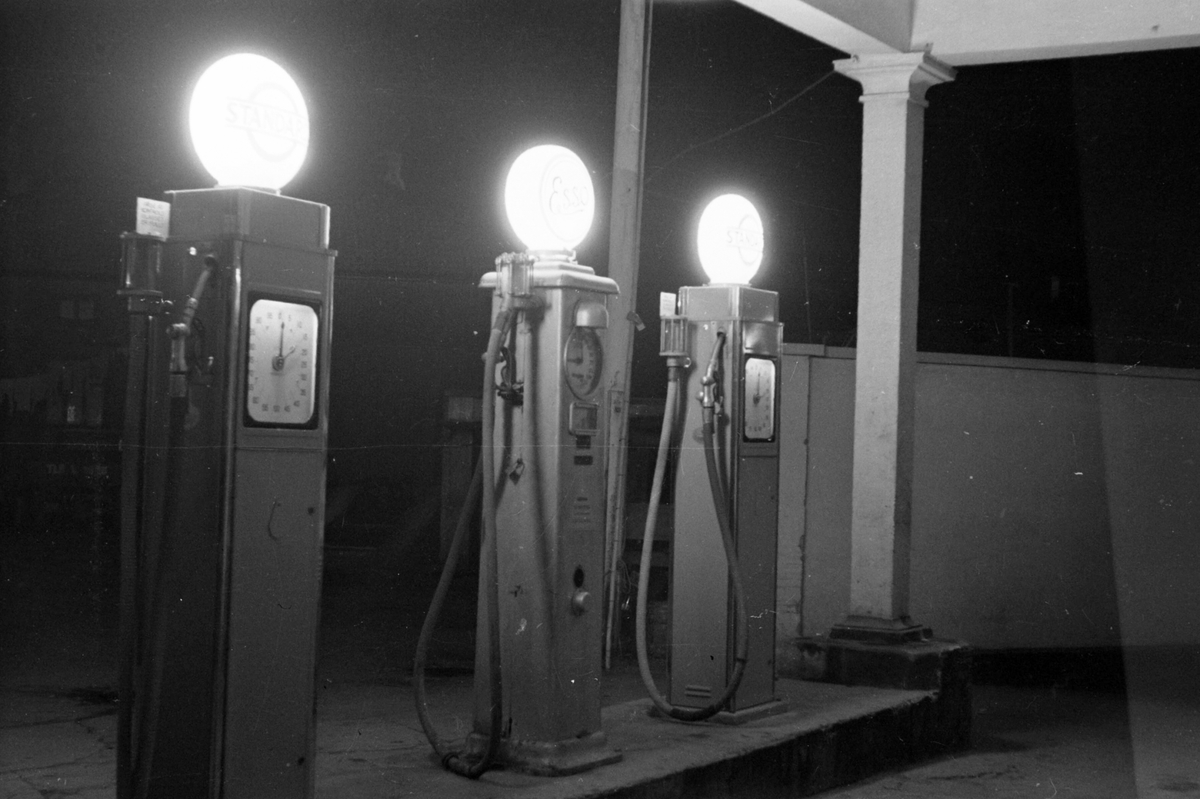 Adolf Skjegstad, BENSINPUMPER, ESSO BENSINSTASJON.