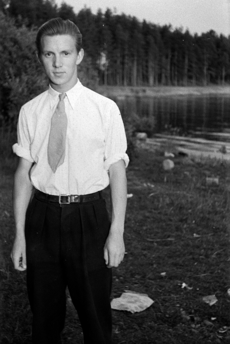 Adolf Skjegstad, Ved Skjegstad-hytta på Furubergstranda, Strandvegen langs Mjøsa i Hamar.