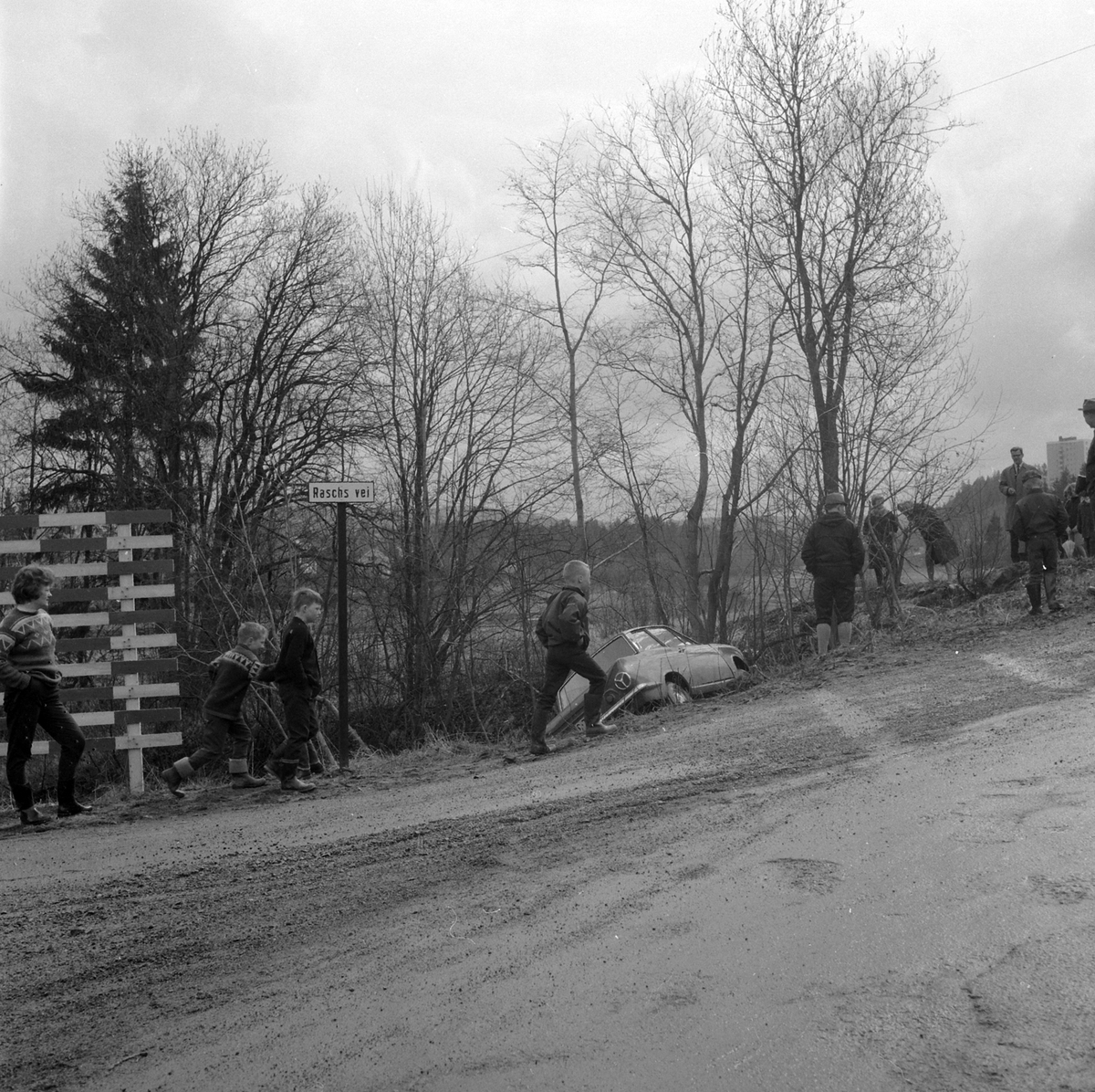 Adolf Skjegstad, BILULYKKE, PERSONBIL FORD CORTINA C-71150 I GRØFTA, RASCHS VEI, OSLO?