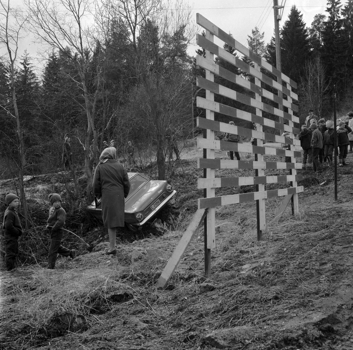 Adolf Skjegstad, BILULYKKE, PERSONBIL FORD CORTINA C-71150 I GRØFTA, RASCHS VEI, OSLO?,
