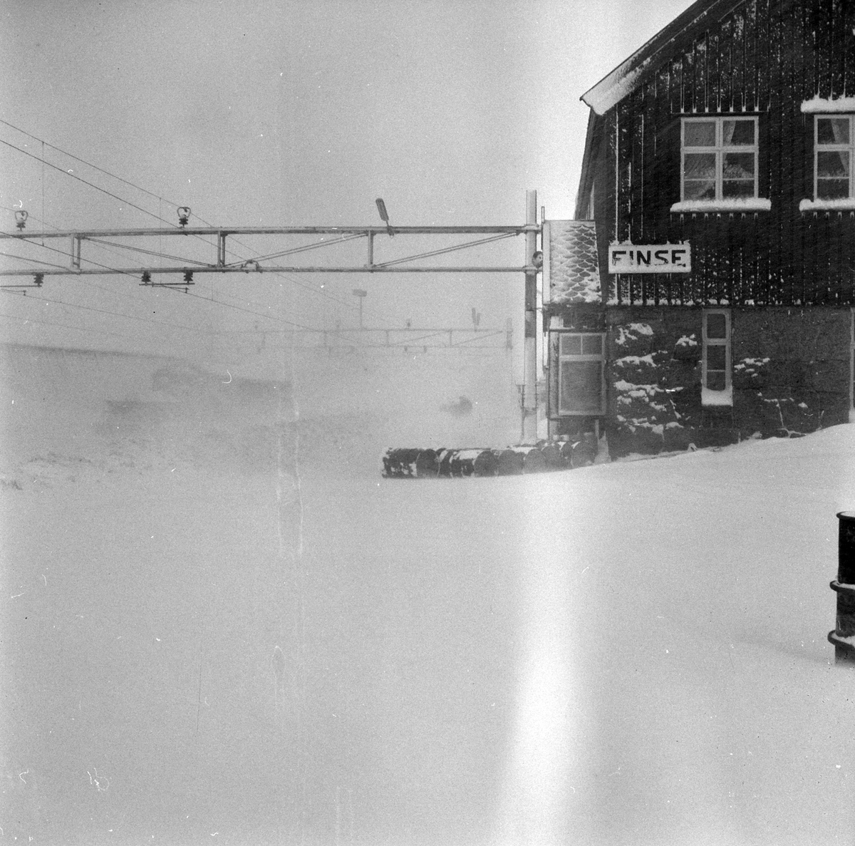 Adolf Skjegstad, FINSE JERNBANESTASJON, VINTER, SNØBRØYTING, SNØSTORM.