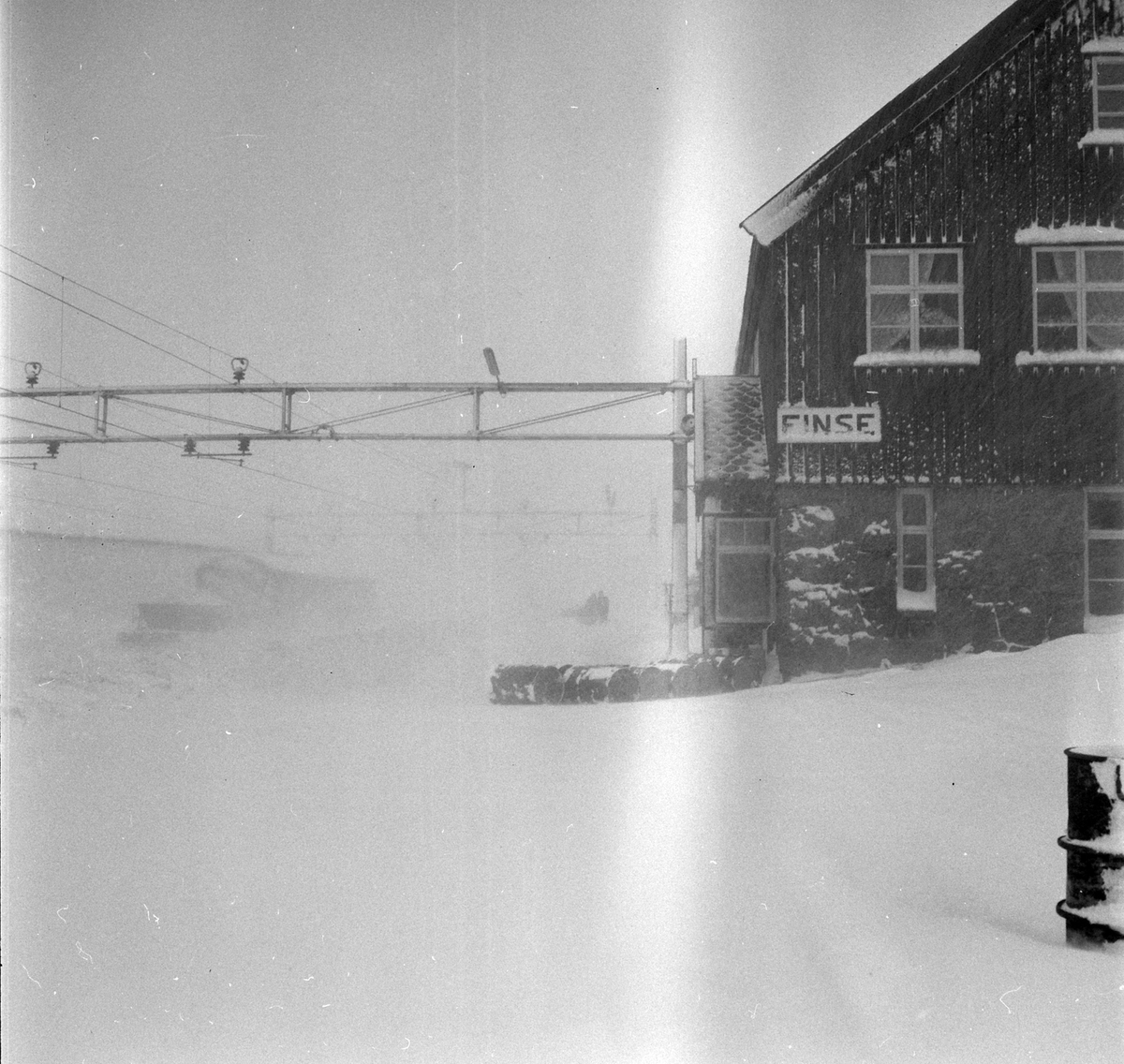 Adolf Skjegstad, FINSE JERNBANESTASJON, VINTER, SNØBRØYTING, SNØSTORM.