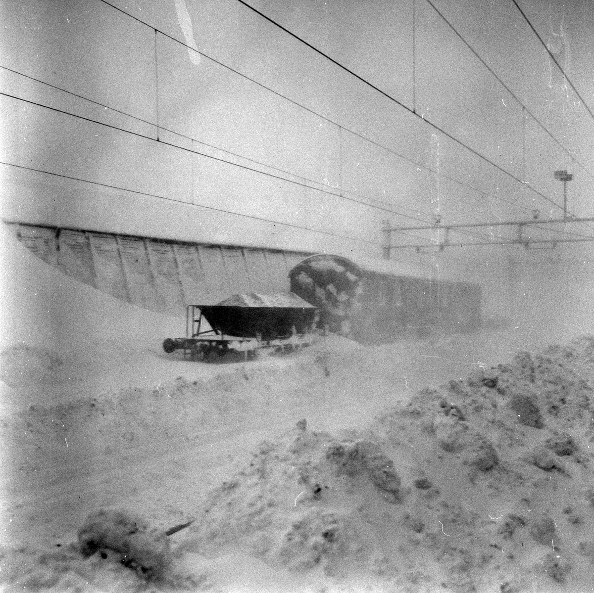 Adolf Skjegstad, FINSE JERNBANESTASJON, VINTER,