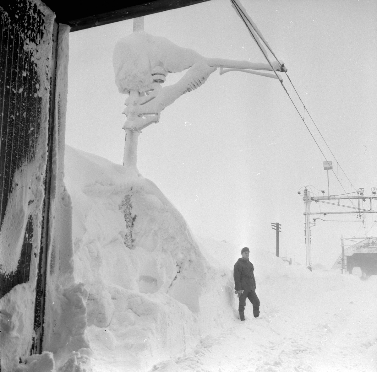 Adolf Skjegstad, FINSE JERNBANESTASJON, VINTER,
