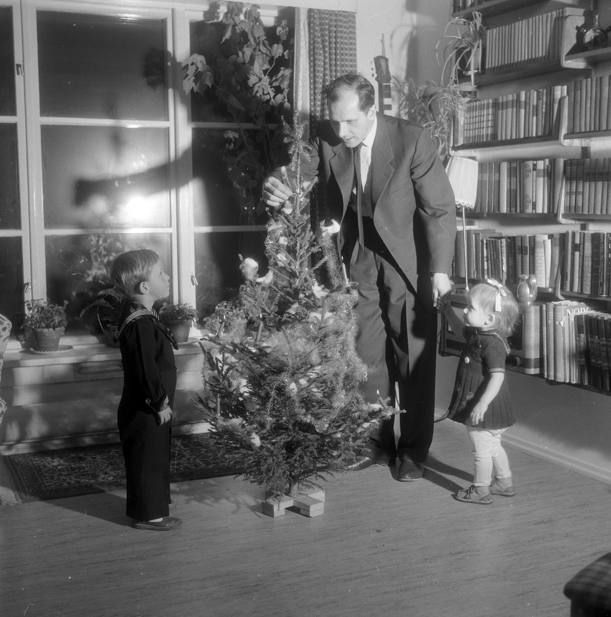 Adolf Skjegstad, FAR, BARN, JULETRE, JULEFEIRING, LEVENDE LYS.