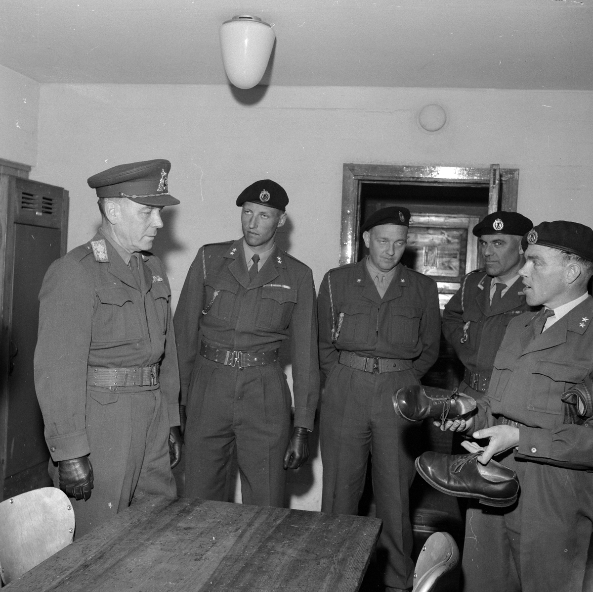 Adolf Skjegstad, MILITÆRØVELSE, KRONPRINS HARALD INSPISERER KASSERNE