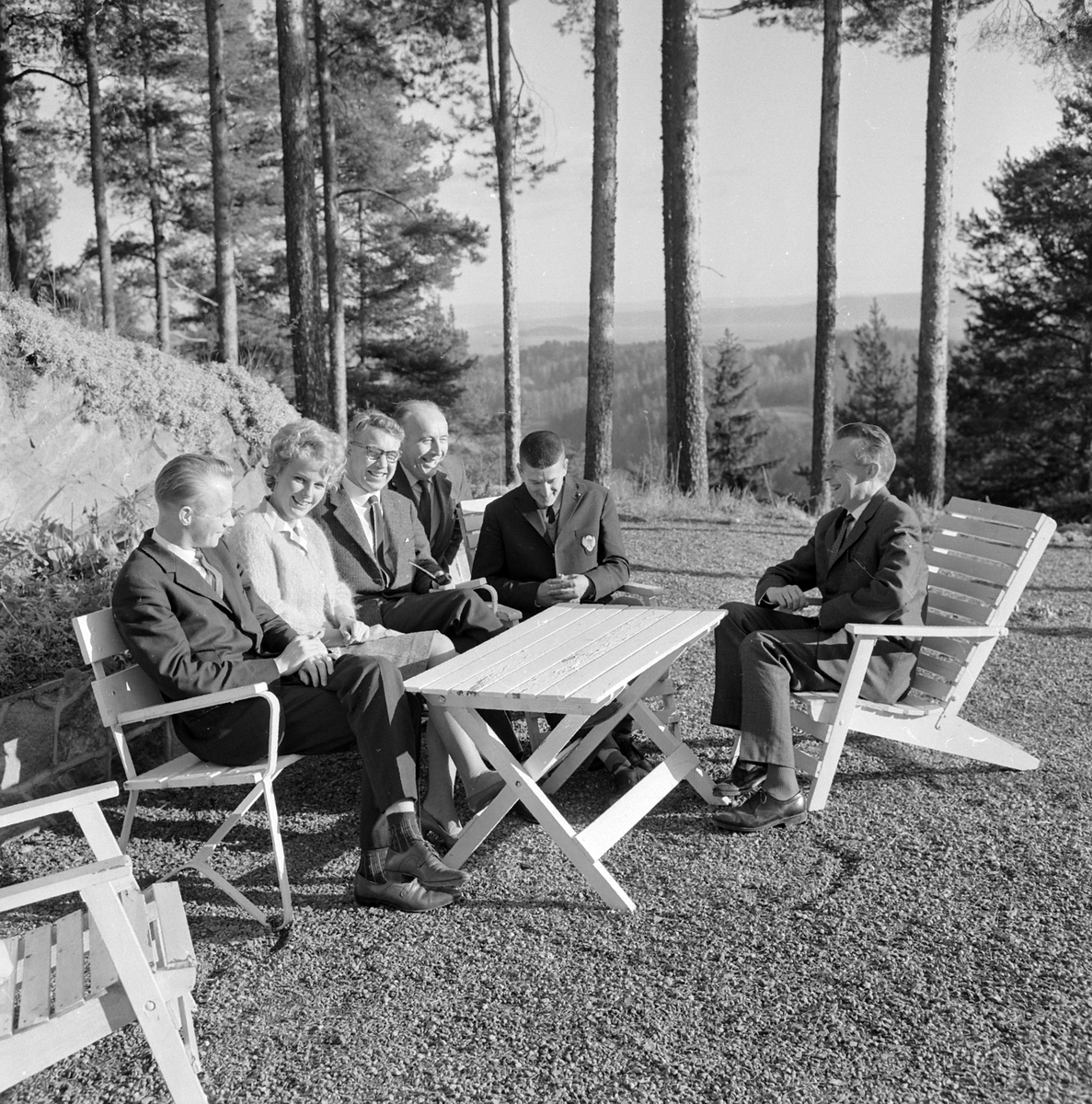 Adolf Skjegstad, Gruppe 6, ukjente, hagemøbler,