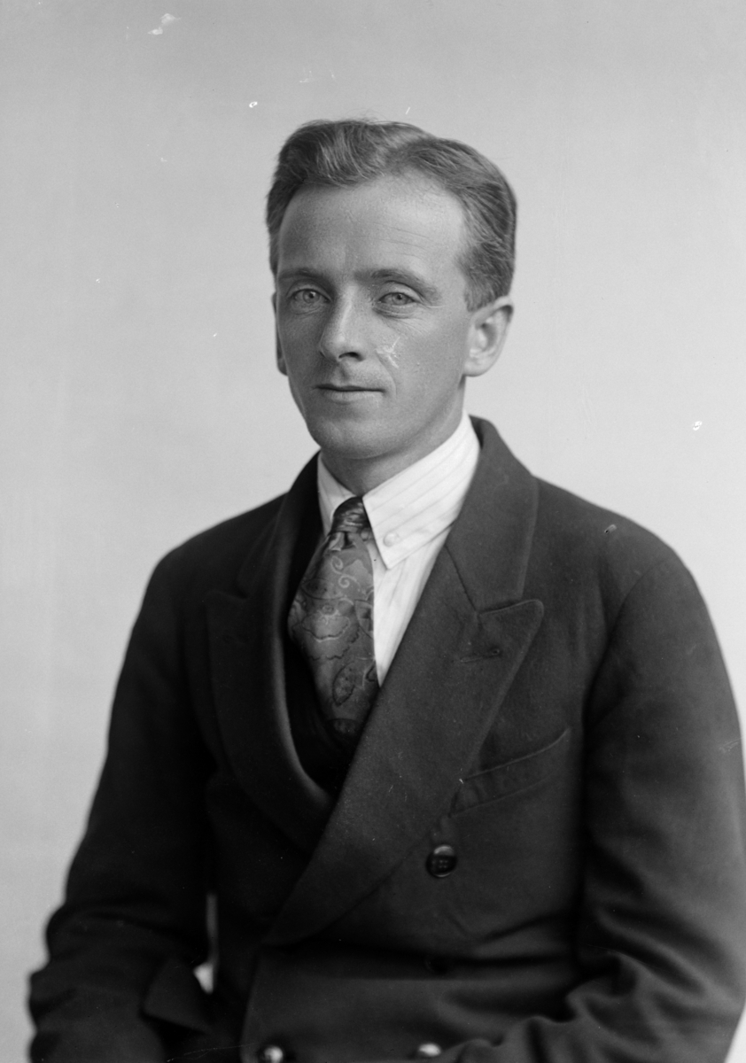 Christian Grundseth, ANDERSEN HANS SEKRETÆR, HALVFIG. 31340