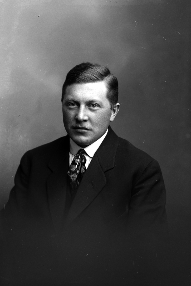 Christian Grundseth, ARNESEN INGENIØR, HALVFIG. 21973