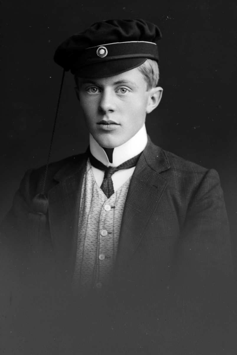 Christian Grundseth, BROCHMANN S. , STUDENT, HALVFIG. , 13055