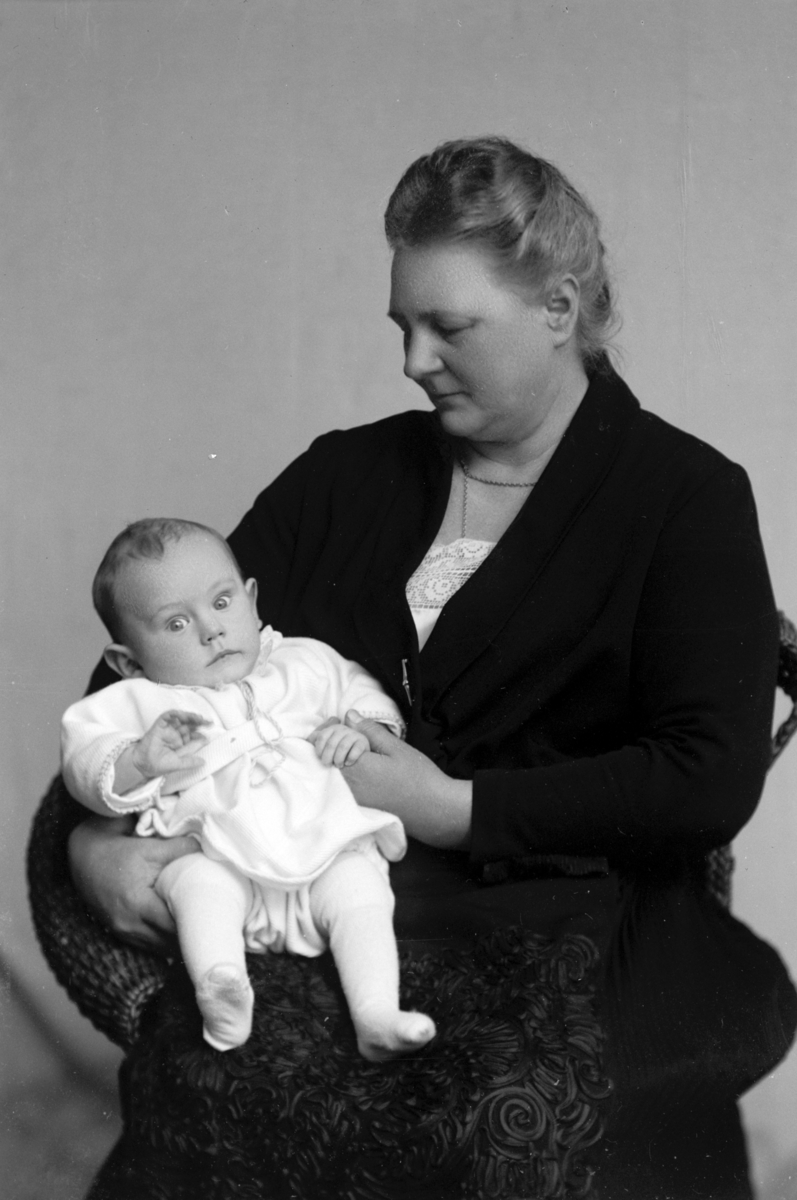 Christian Grundseth, BØRKE FRU, GR: 2, BESTEMOR + BARN 31958