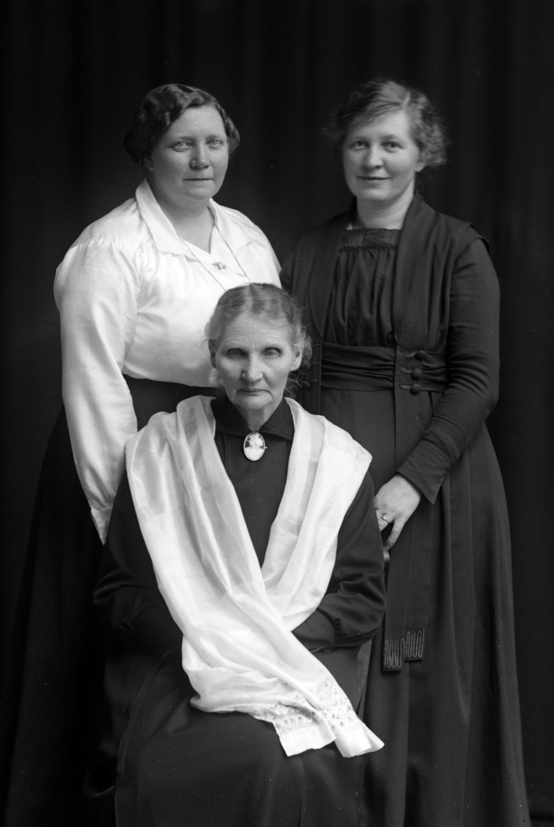 Christian Grundseth, CHRISTIANSEN BERGER FRU, GR: 3 DAMER, HELFIG. 23857