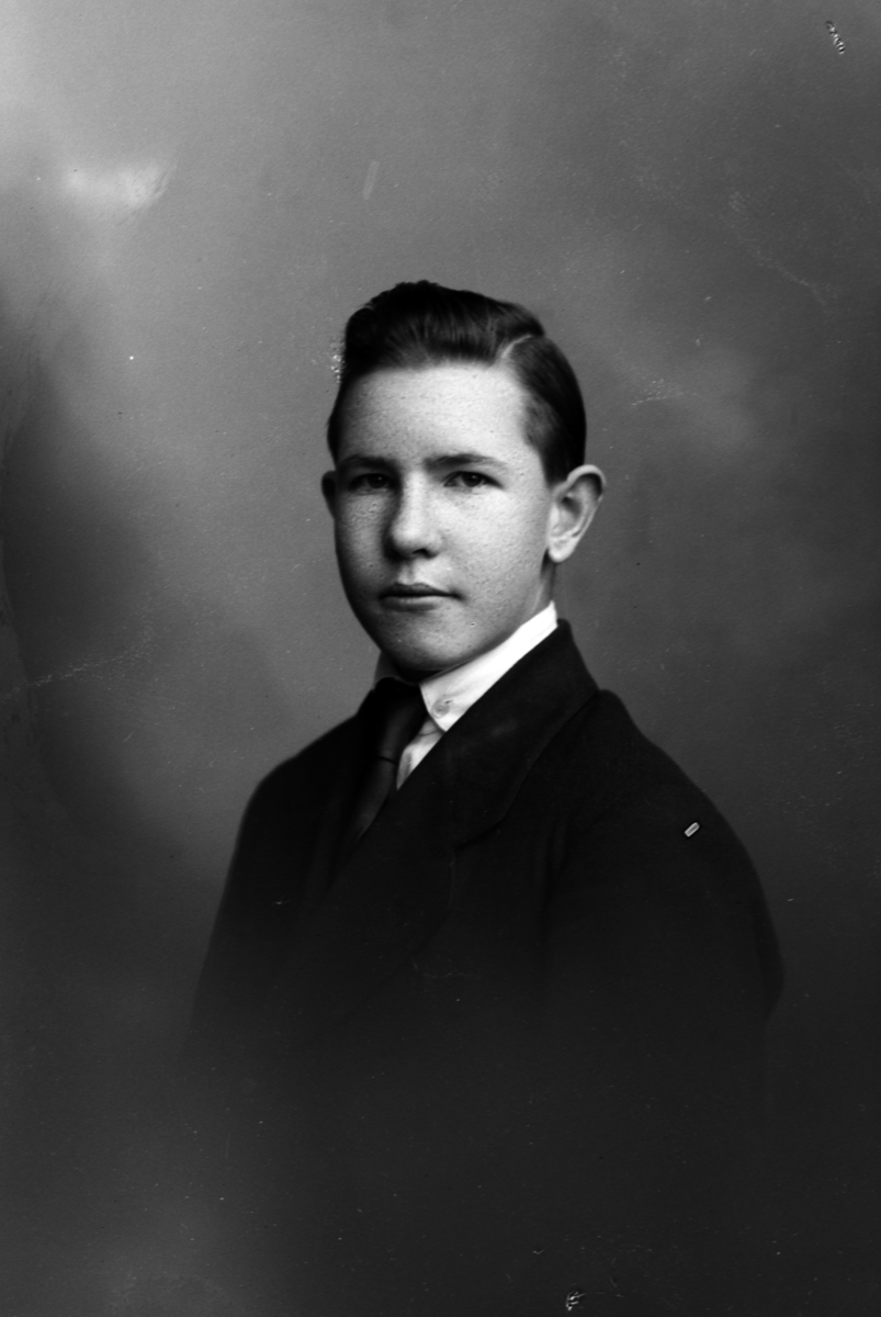 Christian Grundseth, CHRISTIANSEN ROLF, HALVFIG. , 25188