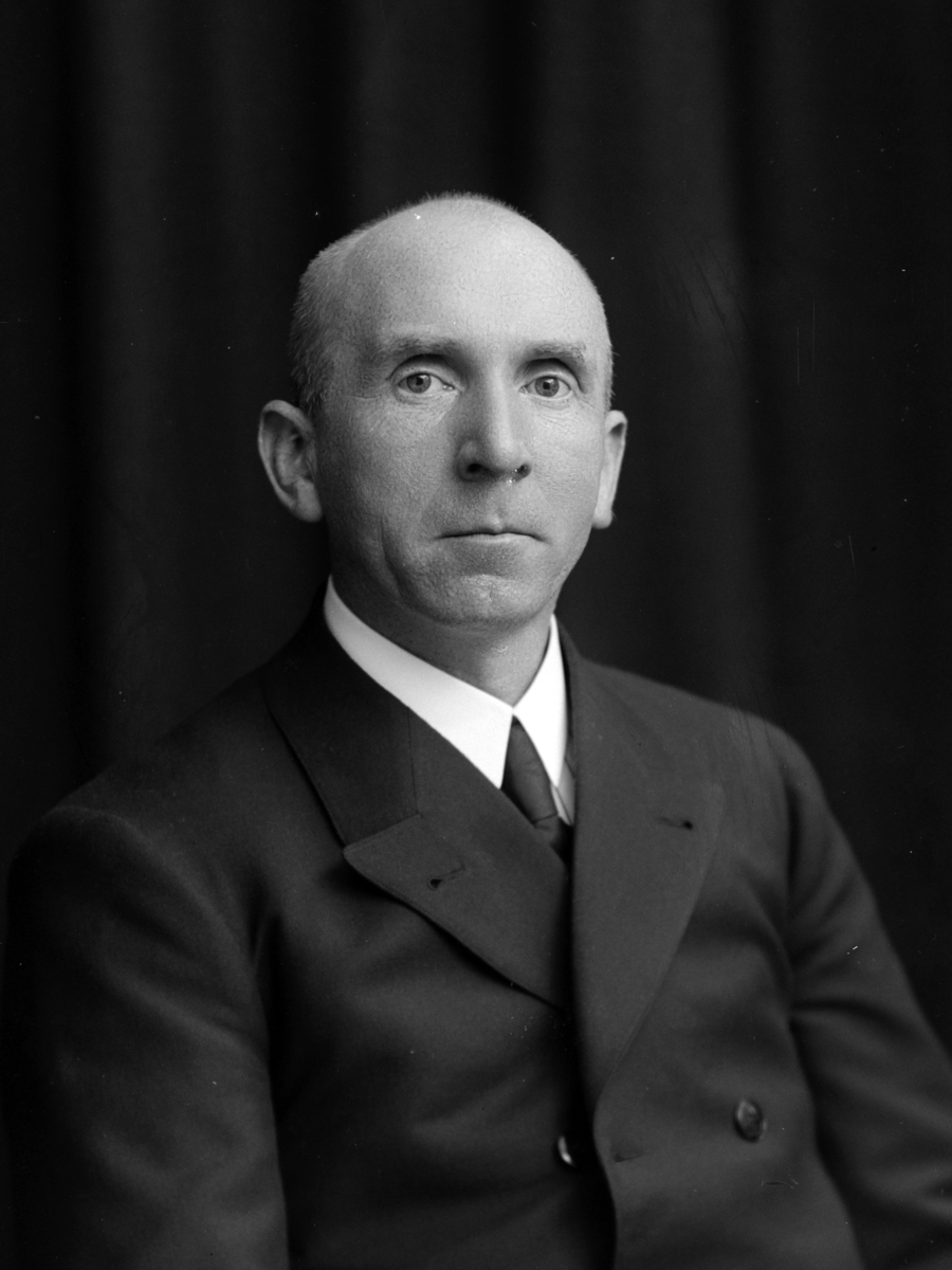Christian Grundseth, GRIEG LEKTOR, HALVFIG. , 30697
