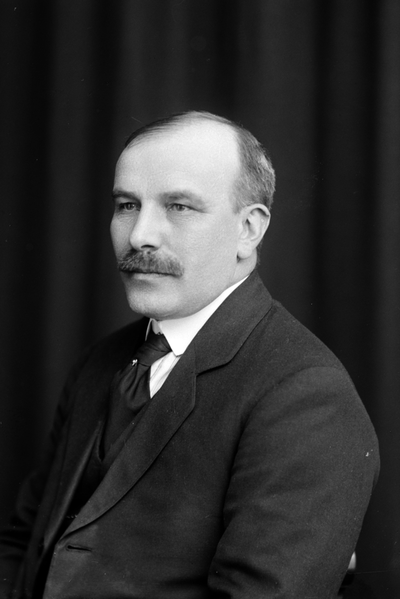 Christian Grundseth, Kristian (Amundson) Harildstad fra Nordre Harildstad, Kvikne, Nord-Fron kommune (født 13.03.1879, død 03.07.1952 i Oslo)