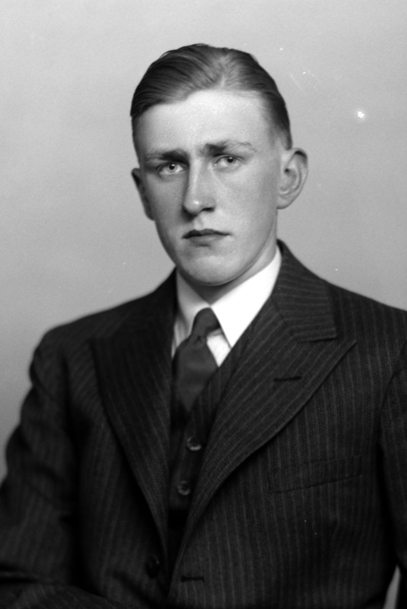 Christian Grundseth, KIRKEBY OLE JR. , HALVFIG, SERTF. , 36981