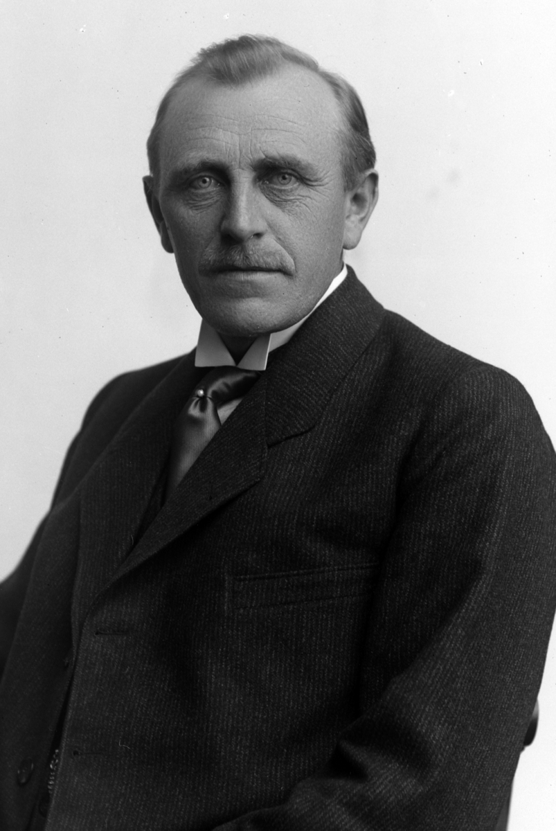 Christian Grundseth, KIRKEBY O. HERR, HALVFIG. , 23170