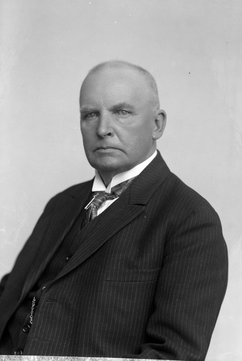 Christian Grundseth, LØKEN DR. , BR. DAL, HALVFIG. , 32044