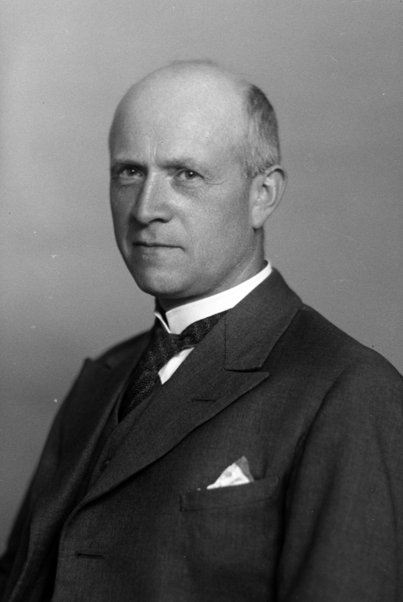 Christian Grundseth, LØGE OVERL. , HALVFIG. , 37679