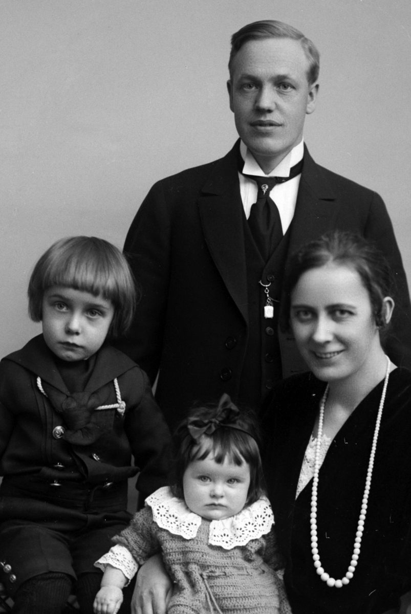 Christian Grundseth, MAANUM FARVER, GR: 4, FAMILIE, 30084.
