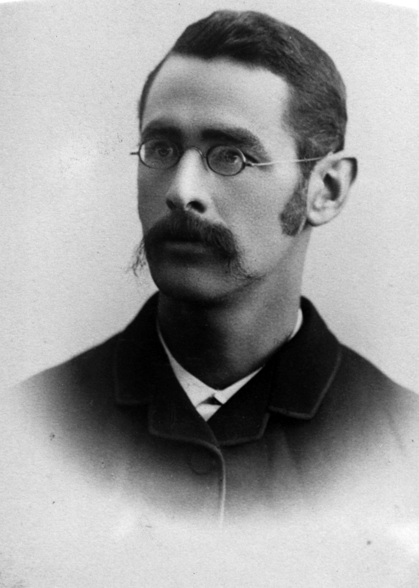 Christian Grundseth, MELKEFABRIKKEN, REPRO: MANN HALVFIG. , 30877