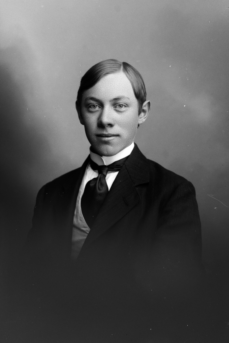 Christian Grundseth, OPSAHL EINAR, HALVFIG. , 14022