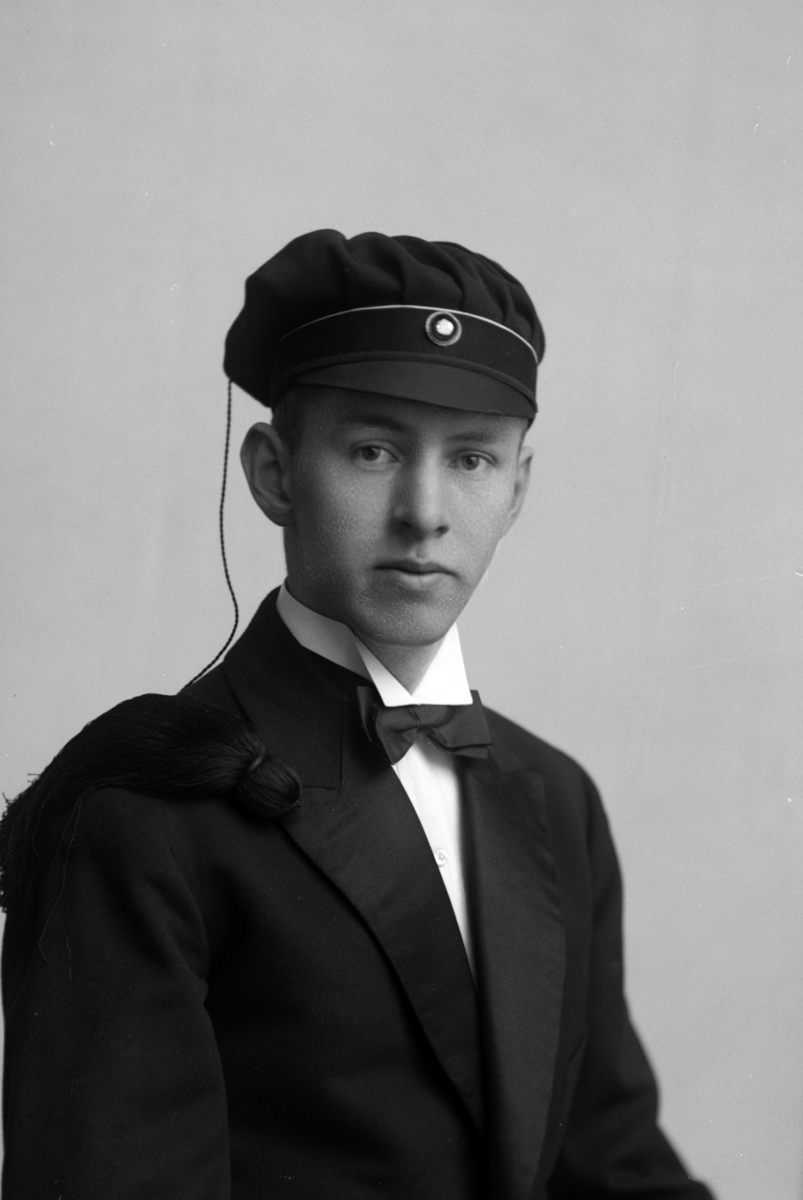 Christian Grundseth, OPSAHL GUNNAR, HALVFIG. , STUDENT, 29023