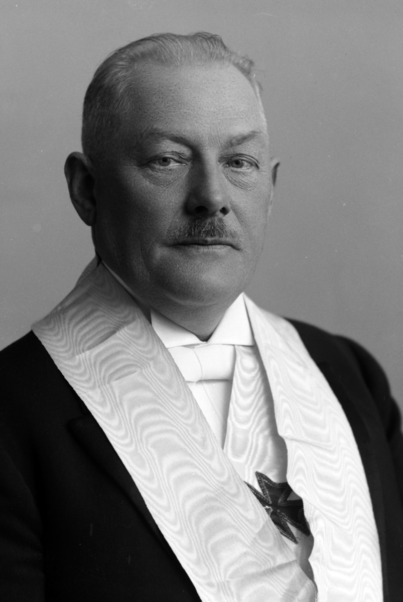 Christian Grundseth, RØHR G. K. , HALVFIG. , ORDENSBÅND. , 27161