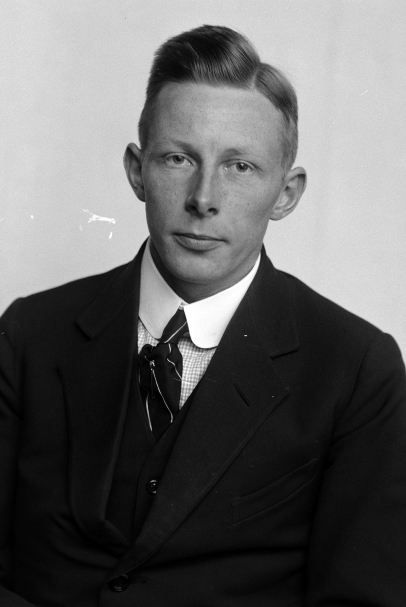 Christian Grundseth, RØHR ING. , HALVFIG. , PASS, 28760